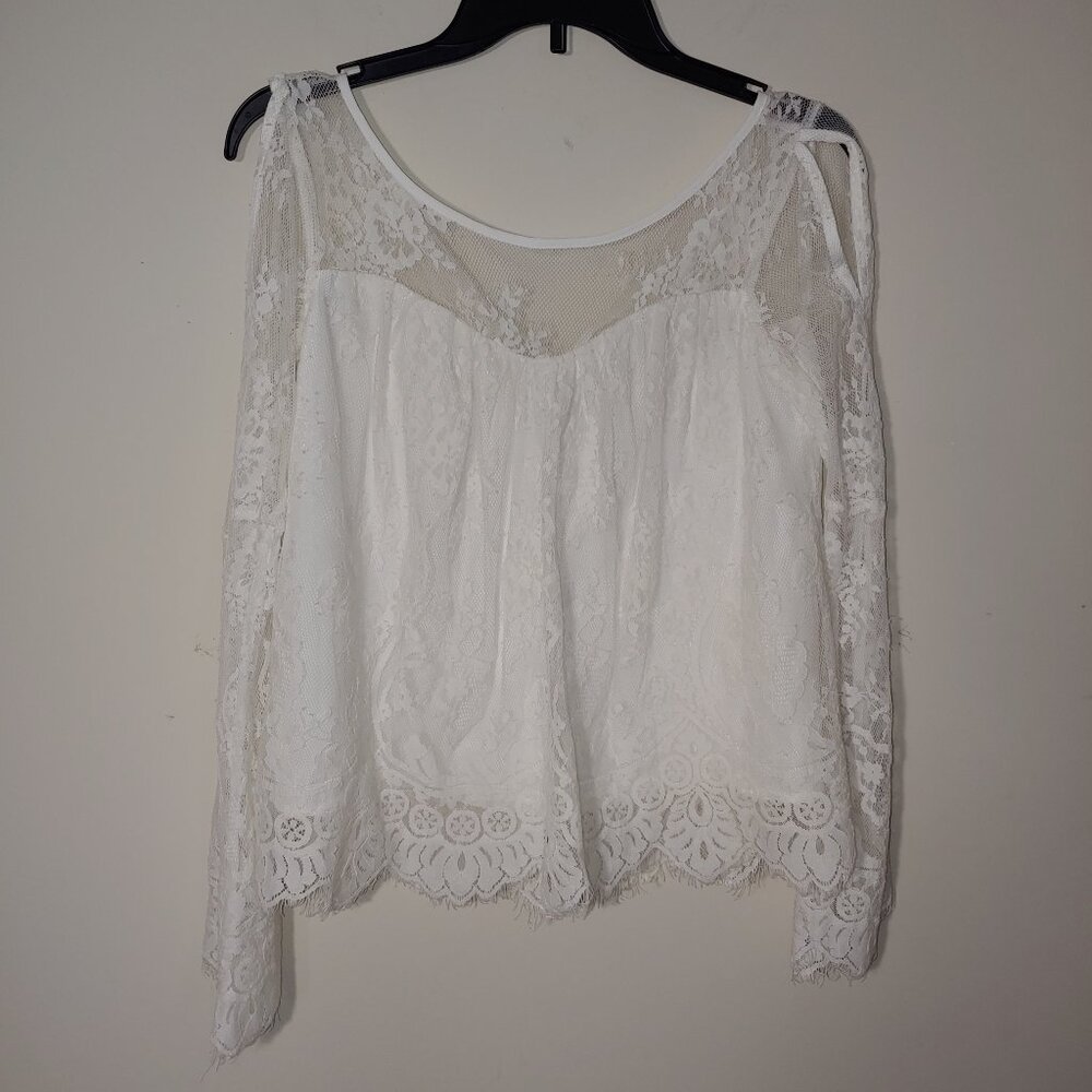 Abercrombie & Fitch Women’s Bell Sleeve Cold Shoulder Lace Blouse. Size XS White